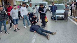 Aksaray’da motosikletle yayaya çarptı: 2 yaralı