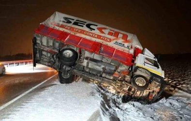 Aksaray'da Kar Kazaları: Trafik Felç Oldu